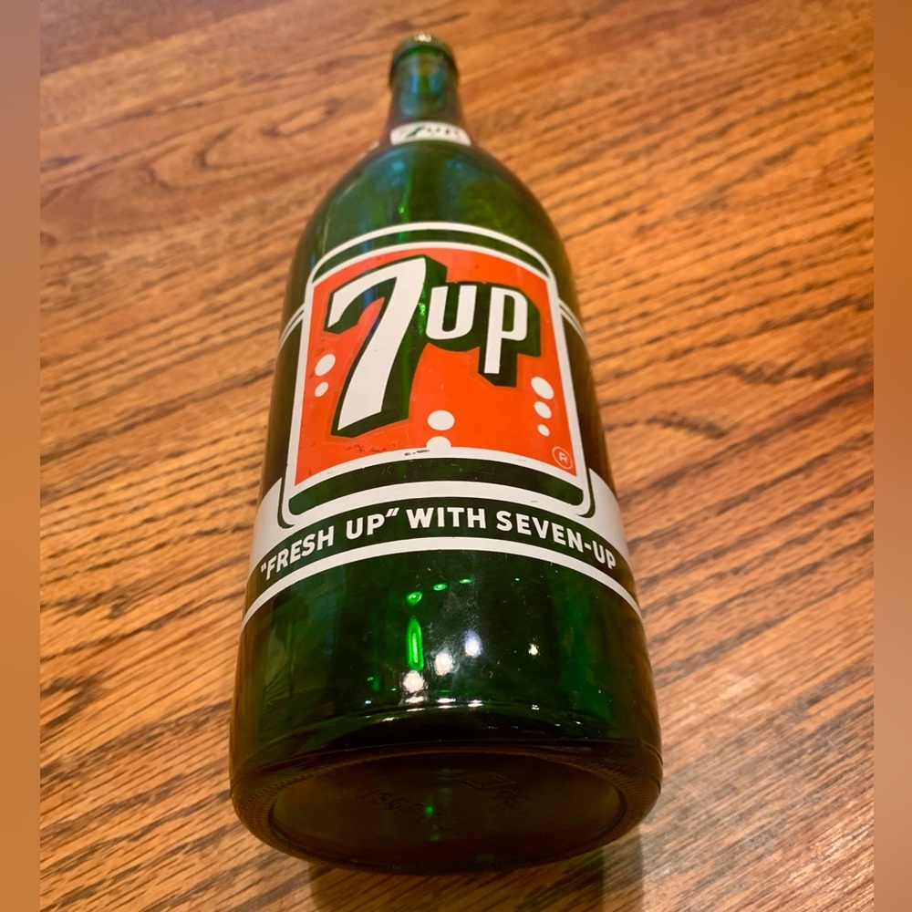 Rare Vintage 7 Up Glass Bottle - 28 FL Ounces